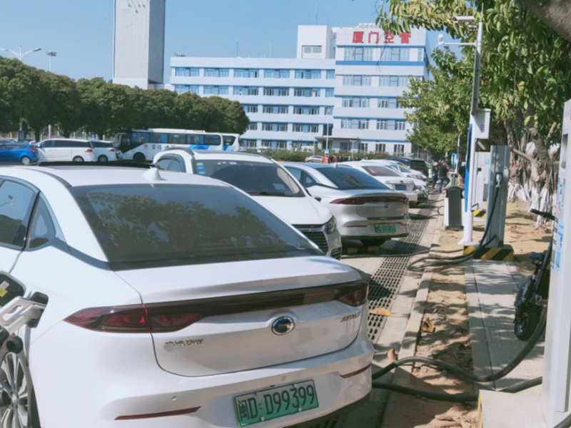厦门机场T3东停车场充电站